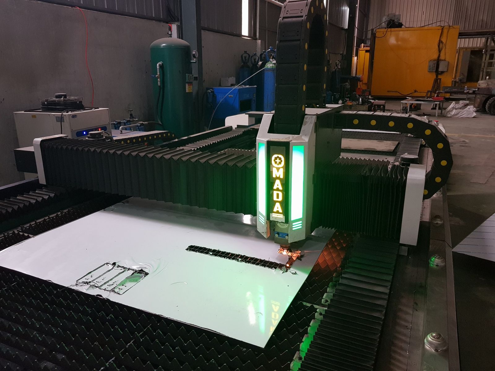 Máy cắt laser - Công Ty TNHH Sản Xuất Thương Mại Và Dịch Vụ CNC Tuấn Kiệt